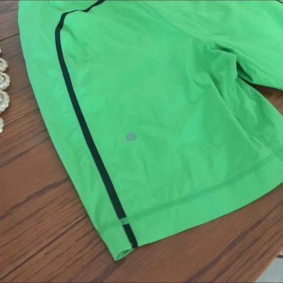 Mens Lululemon shorts green small​ - Picture 3 of 8